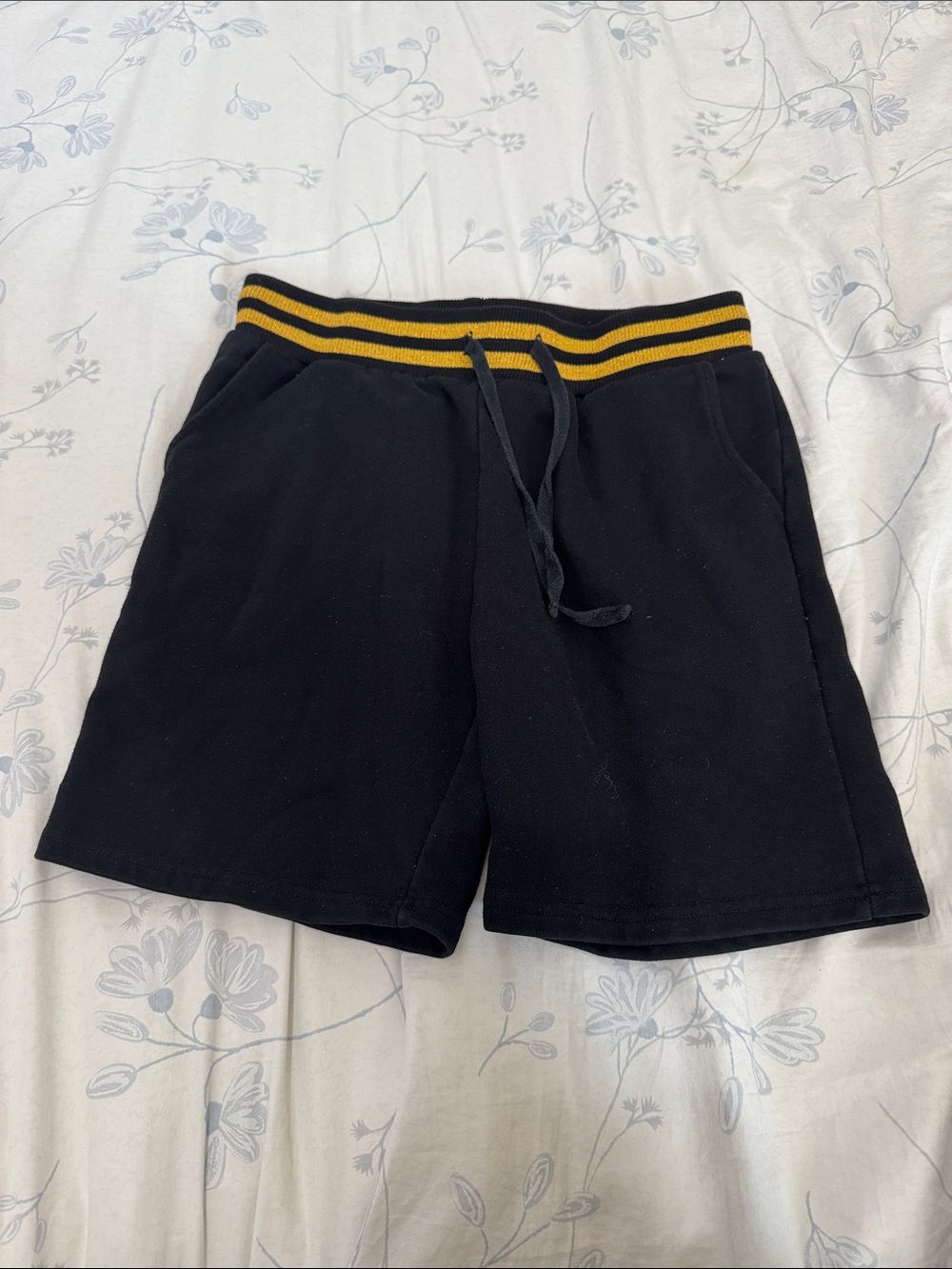 Forever 21 Men Shorts (Size: M)